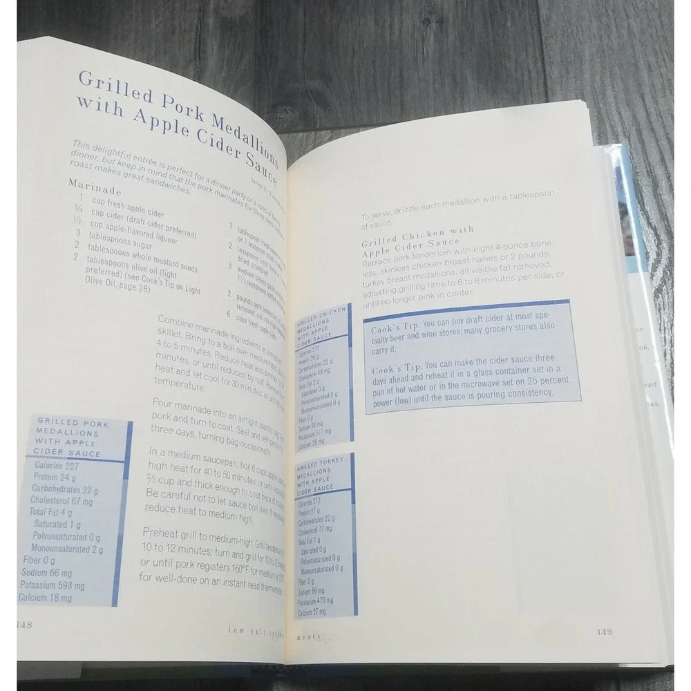 Low-Salt Cookbook - American Heart Association (Hardcover, 2001)
